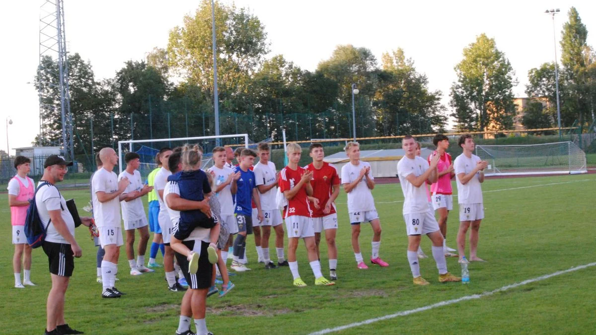 Jarota Jarocin - Korona Piaski. Remisowe derby przy Sportowej [ZDJĘCIA] - Zdjęcie główne