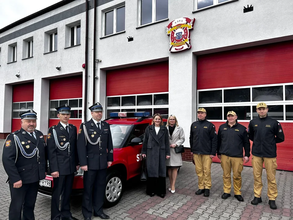 Nowy samochód dla strażaków ochotników. Realne wsparcie dla bezpieczeństwa mieszkańców [ZDJĘCIA]