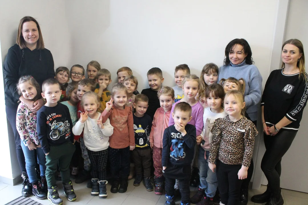 Dzieci z przedszkola w Lutyni odwiedziły redakcję "Życia Pleszewa" - Zdjęcie główne