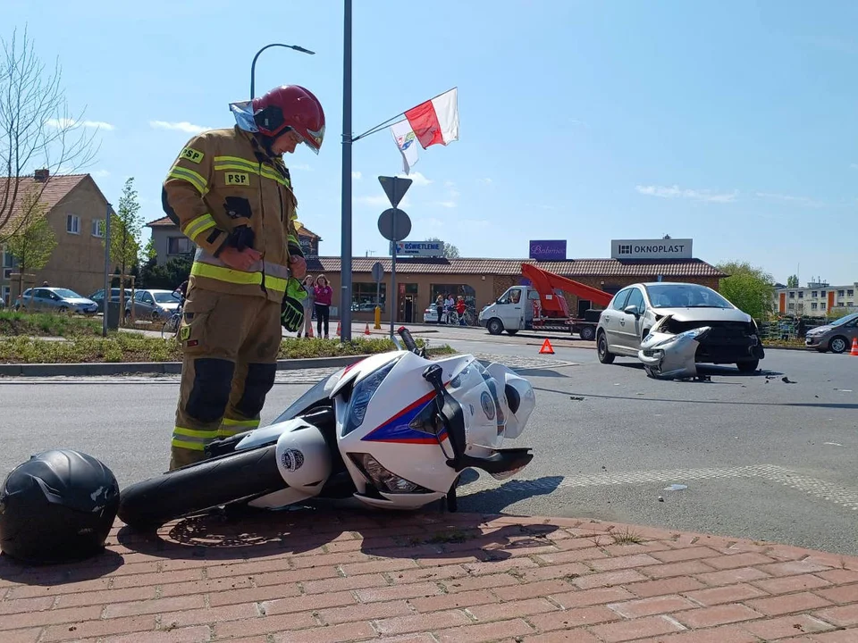 Zderzenie motocyklisty z autem osobowym w Jarocinie - Zdjęcie główne