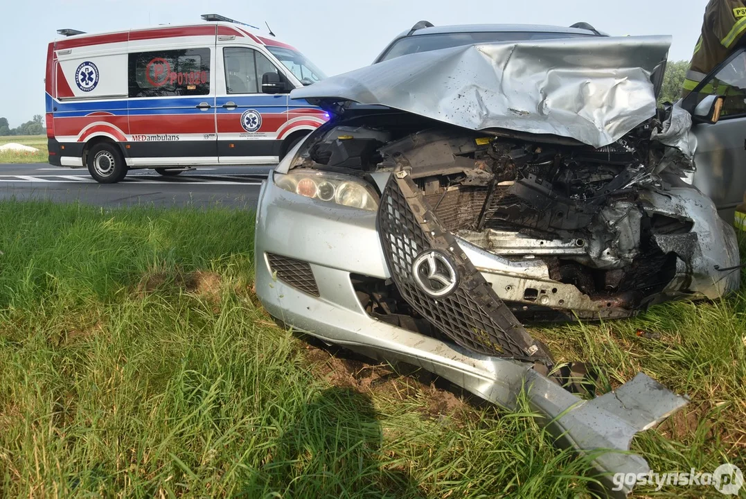 Zderzenie BMW z mazdą na DW434 w Starej Krobi