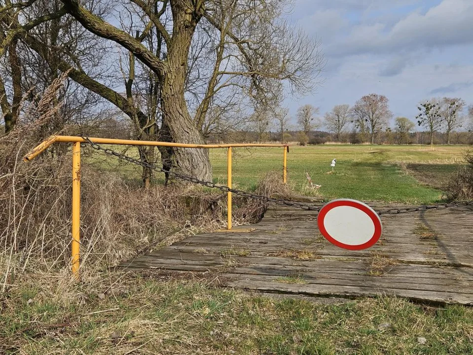 Rolnicy bez mostu na Lubieszce. Kiedy przeprawa będzie naprawiona?