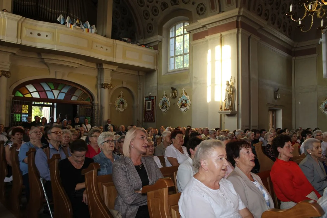 Uroczystość Matki Bożej Cieleckiej w parafii św. Małgorzaty w Cielczy z zawierzeniem KGW z gminy Jarocin