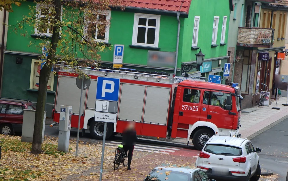 Swąd spalenizny w kamienicy na deptaku