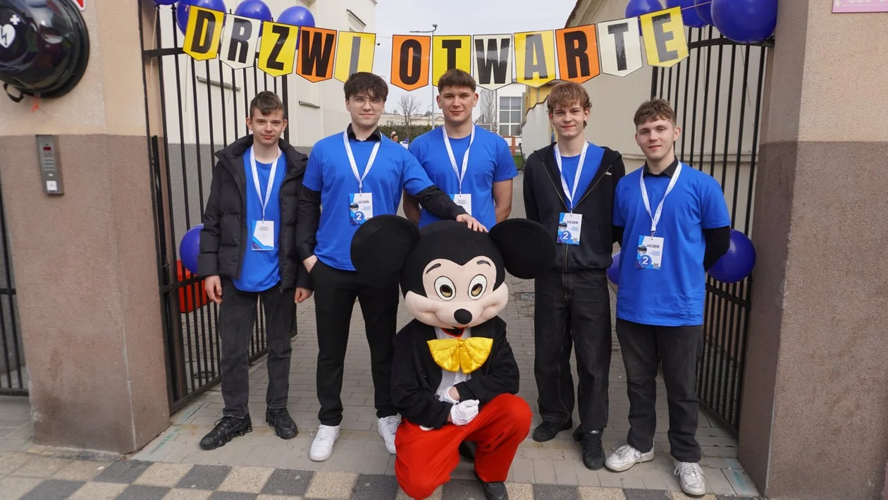 Od fryzjerstwa po budowlankę - tak wyglądały drzwi otwarte w "Usługówce" [ZDJĘCIA]