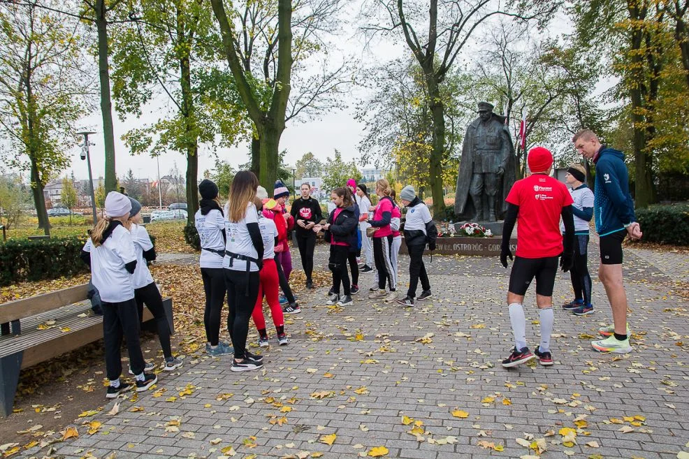 Biegacze Jarocin pobiegli szlakiem pomników poświęconych bohaterom Ziemi Jarocińskiej