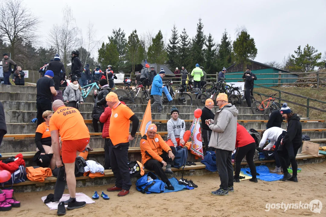 Klub Morsów "Niedźwiedź" Gostyń zorganizował dla WOŚP piknik na plaży jeziora cichowskiego