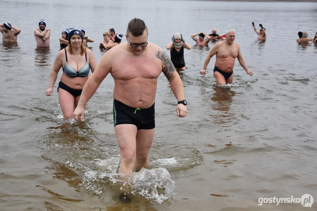 Klub Morsów "Niedźwiedź" Gostyń zorganizował dla WOŚP piknik na plaży jeziora cichowskiego