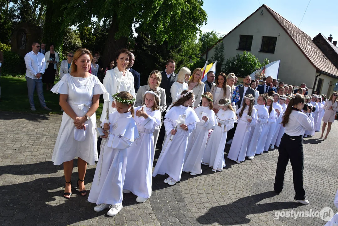 Sakrament I Komunii Świętej w parafii w Pogorzeli