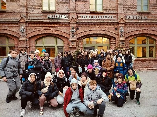 Edukacja bez ławek. 14 szkół z powiatu rawickiego w programie „Wyjście z klasą” - Zdjęcie główne