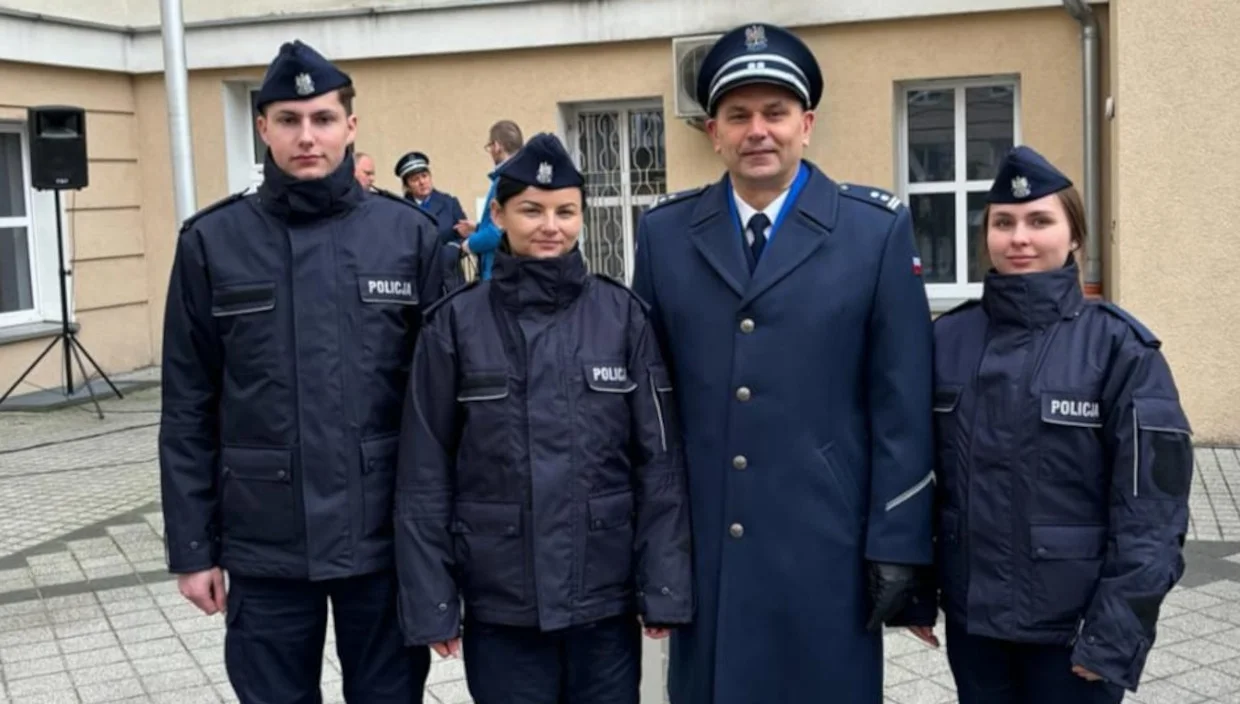 Nowi policjanci złożyli ślubowanie. Troje pracuje w Rawiczu - Zdjęcie główne