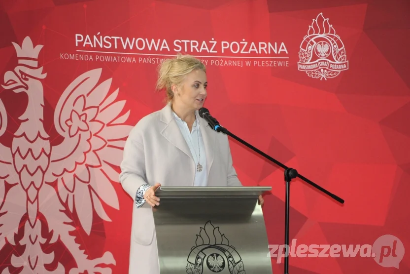 Strażacy z powiatu pleszewskiego odebrali nowe auta i świadczenia