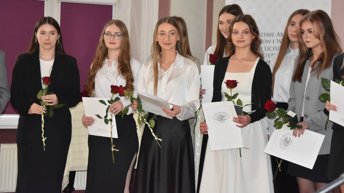 Uroczyste pożegnanie maturzystów 2024 w Zespole Szkół Ogólnokształcących w Gostyniu