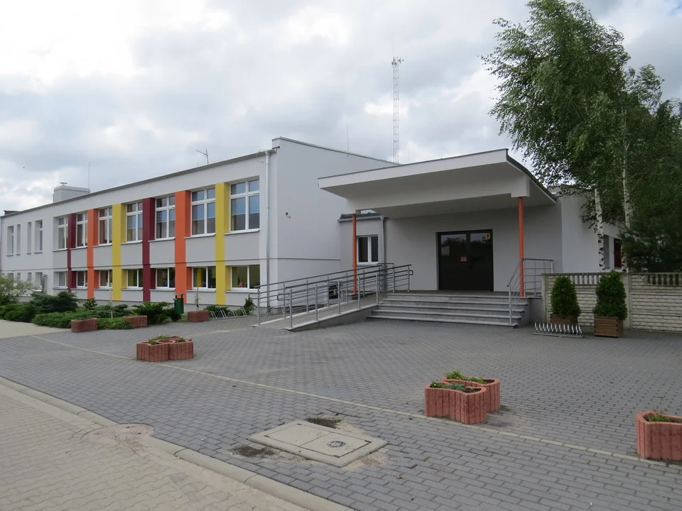 Szkoła Podstawowa nr 5 w Rawiczu-Sarnowie