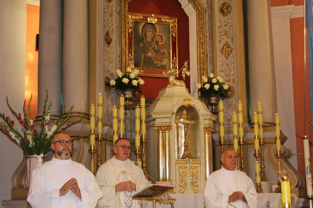 Uroczystość Matki Bożej Cieleckiej w parafii św. Małgorzaty w Cielczy z zawierzeniem KGW z gminy Jarocin