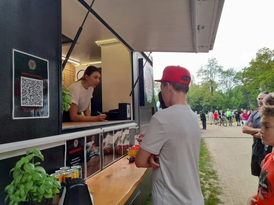 Piknik na polanie w parku Radolińskich w Jarocinie
