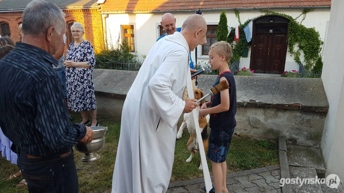 Błogosławieństwo zwierząt domowych w kościele w Starym Gostyniu