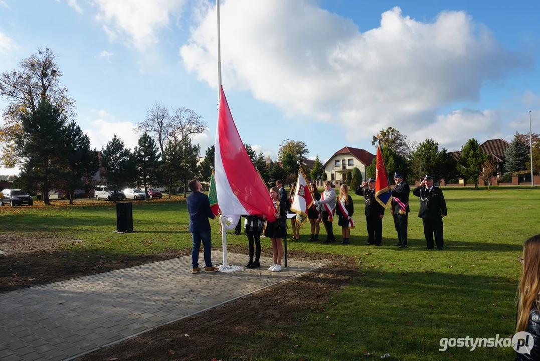 Patriotycznie w Szkole Podstawowej z Oddziałami Integracyjnymi im. M. Kopernika w Piaskach