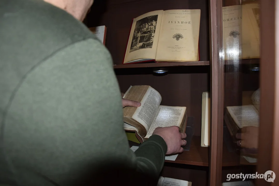 Biały kruk czyli Biblia znaleziona w bibliotece publicznej w Gostyniu