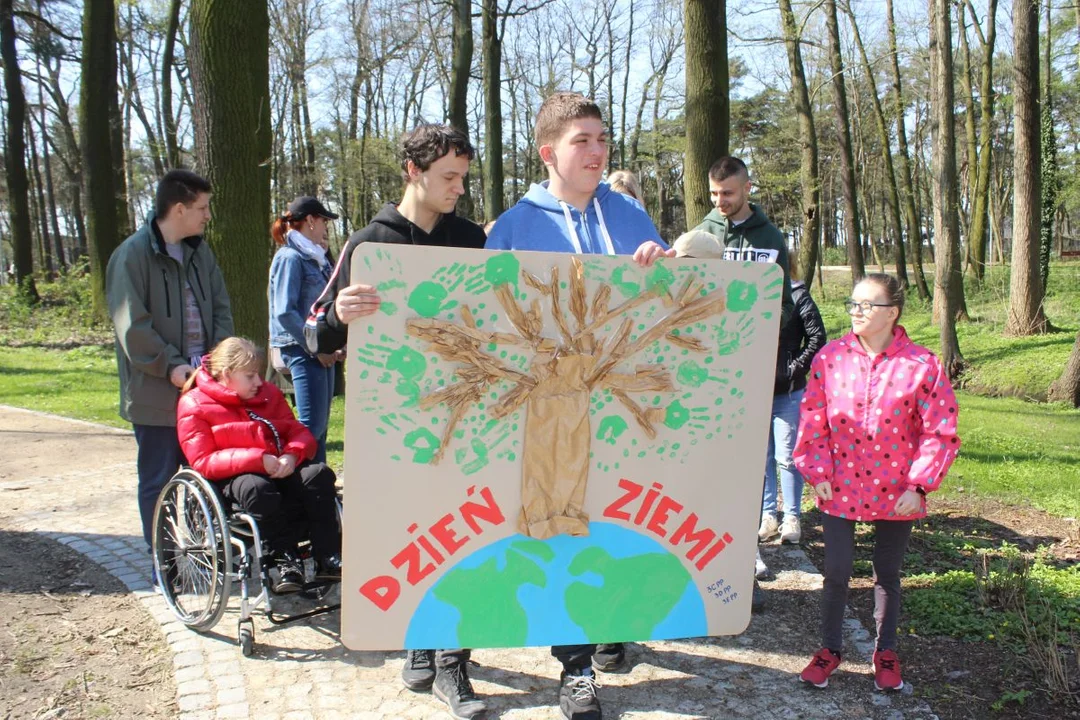 Uczniowie Zespołu Szkół Specjalnych w Jarocinie uczcili Dzień Ziemi