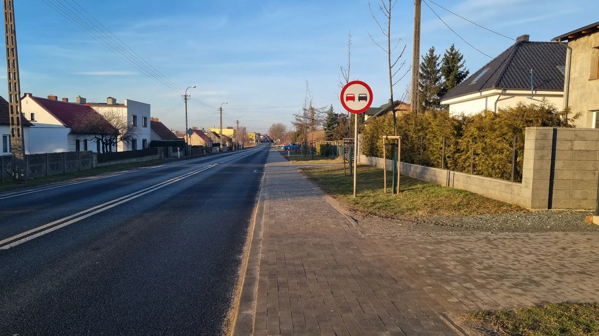 Najważniejsze inwestycje drogowe - budowa chodnika na ulicy Warszawskiej w Piaskach