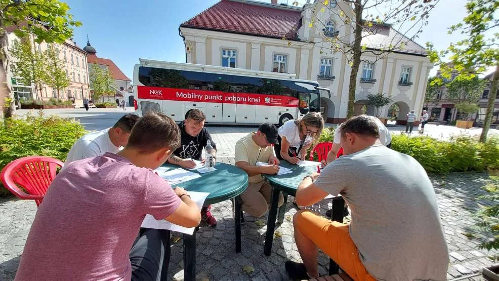 Akcja oddawania krwi na jarocińskim rynku