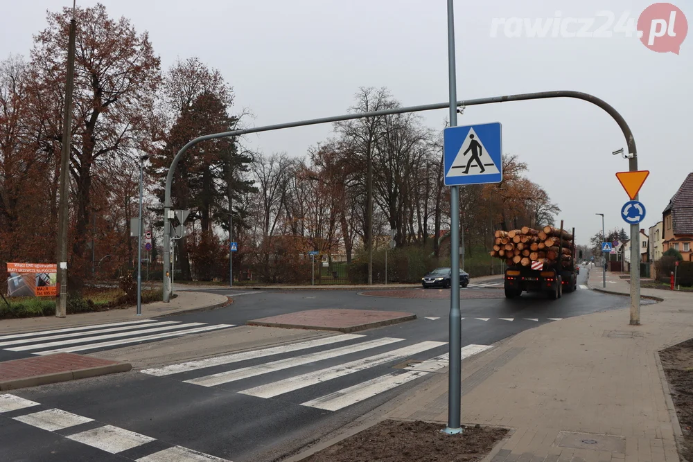 Rawicz. Kamery monitoringu przy rondzie koło "fisigórki"