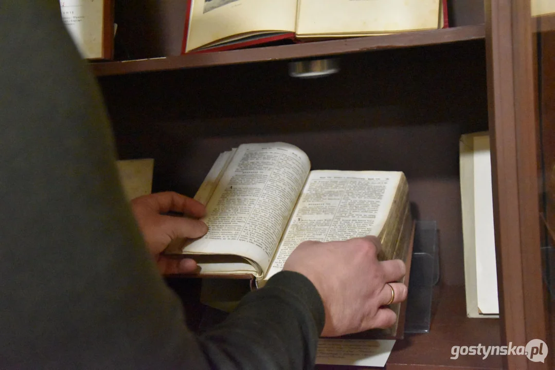 Biały kruk czyli Biblia znaleziona w bibliotece publicznej w Gostyniu