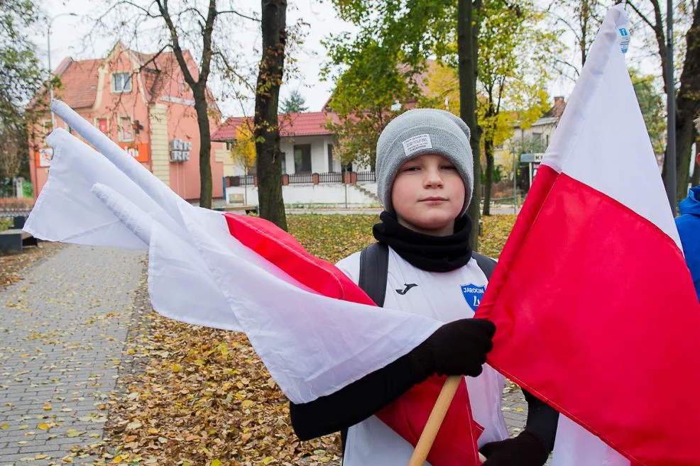 Biegacze Jarocin pobiegli szlakiem pomników poświęconych bohaterom Ziemi Jarocińskiej