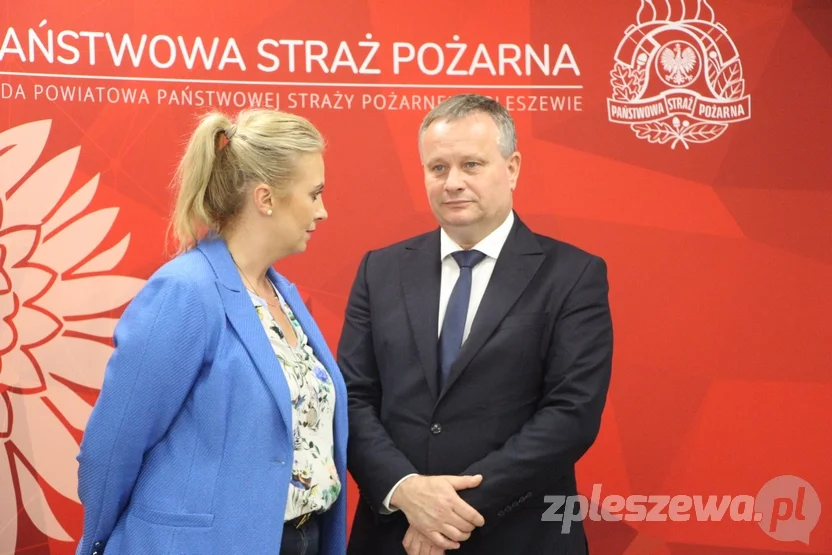 Wręczenie świadczeń ratowniczych i promes dla młodzieżowych drużyn pożarniczych z powiatu pleszewskiego