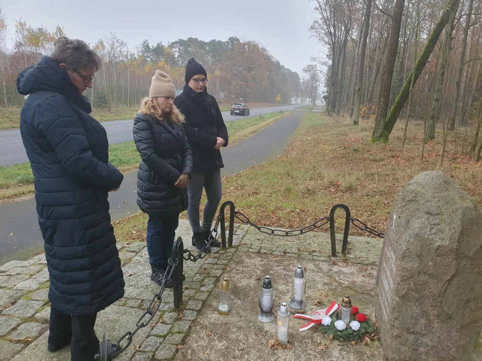 Towarzystwo Przyjaciół Sarnowy z okazji Święta Niepodległości oddało hołd Stanisławowi Kamińskiemu - Zdjęcie główne
