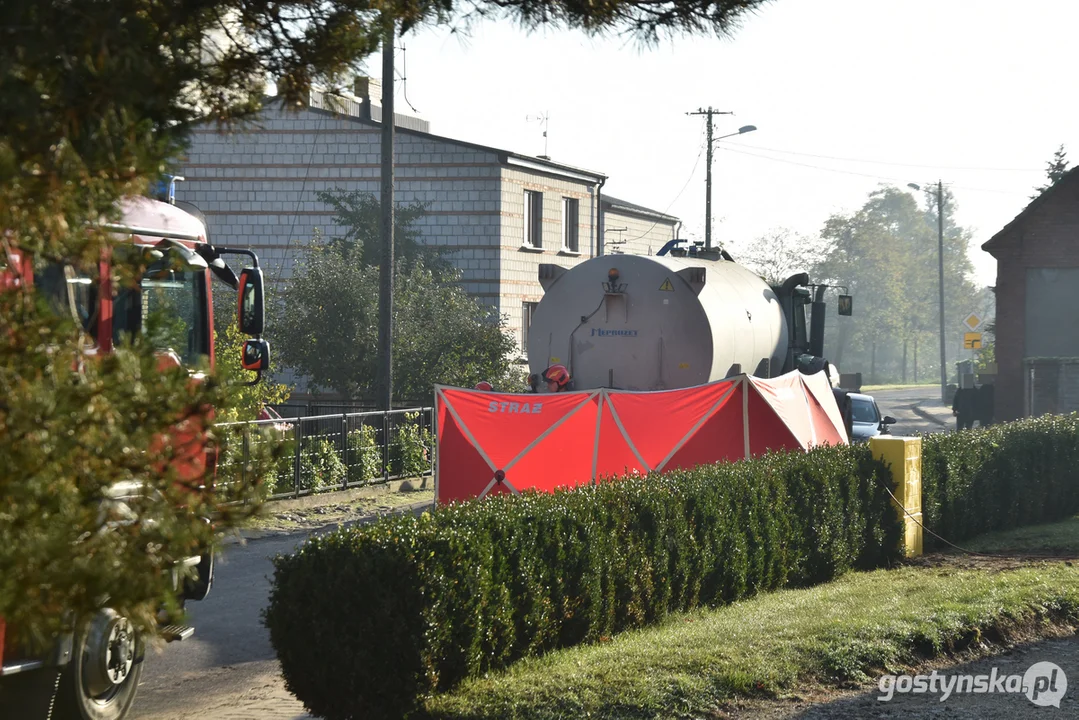 Wypadek śmiertelny w Żytowiecku. Mężczyzna przejechany przez ciągnik