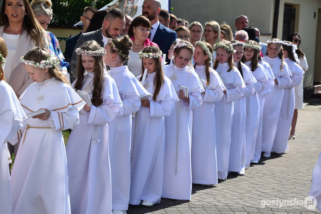 Sakrament I Komunii Świętej w parafii w Pogorzeli