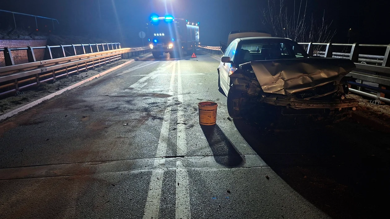 Stracił panowanie nad samochodem, uderzył w barierę energochłonną