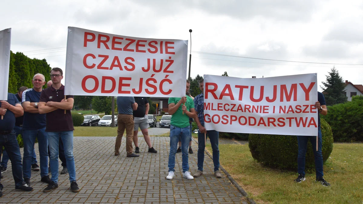 Udziałowcy Gostyńskiej Spółdzielni Mleczarskiej chcą odwołania prezesa. Trwa protest - Zdjęcie główne