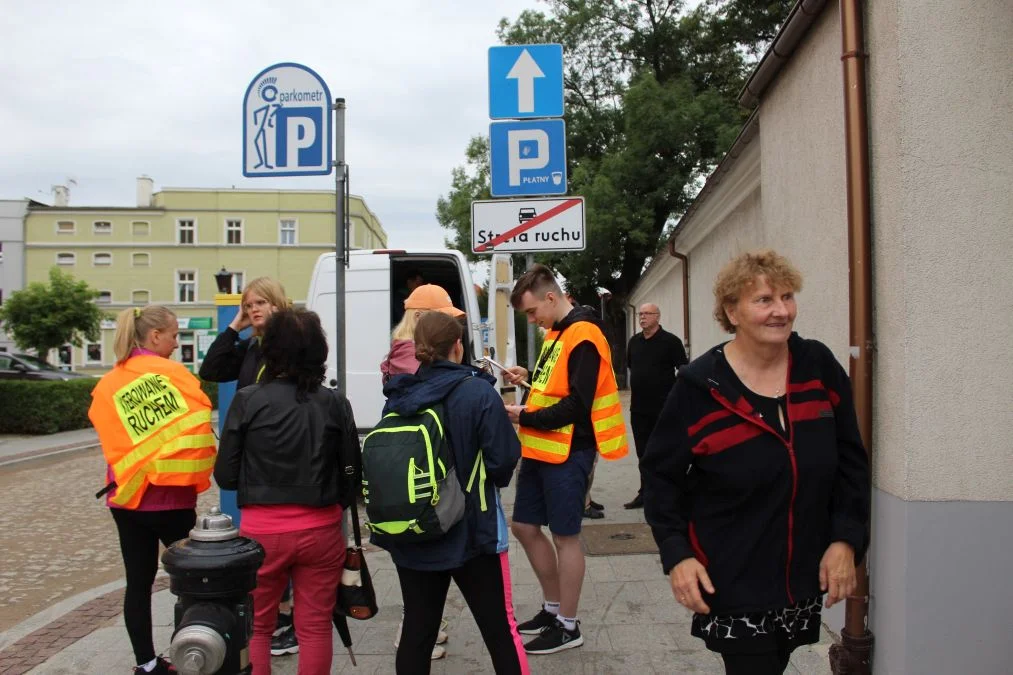 Grupa biało-zielona w drodze z Jarocina na Jasną Górę