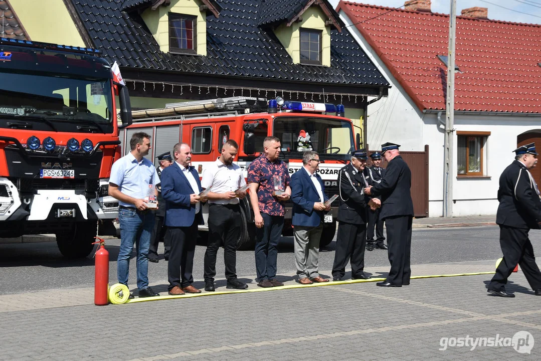 Przekazanie wozu strażackiego dla jednostki OSP w Pogorzeli