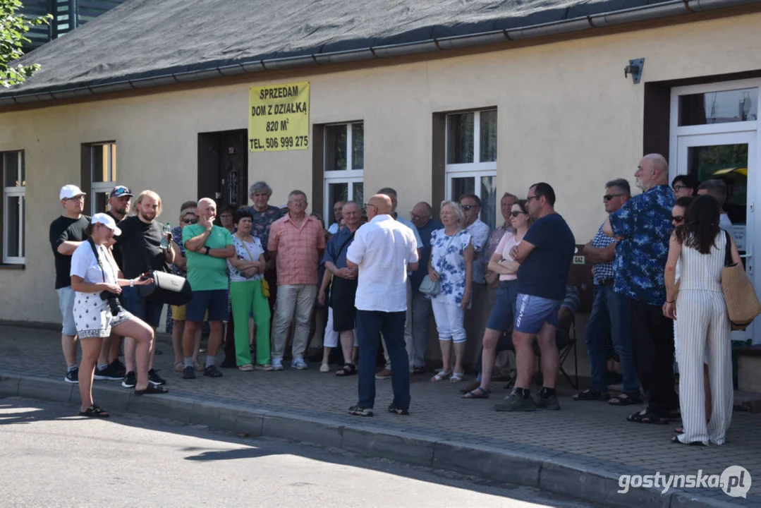 Spacer z Janem Niedzielą po rynku w Piaskach