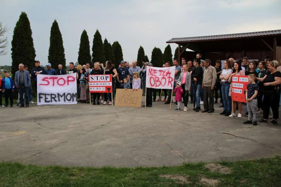 Protest przeciwko budowie ogromnej obowy w Kadziaku