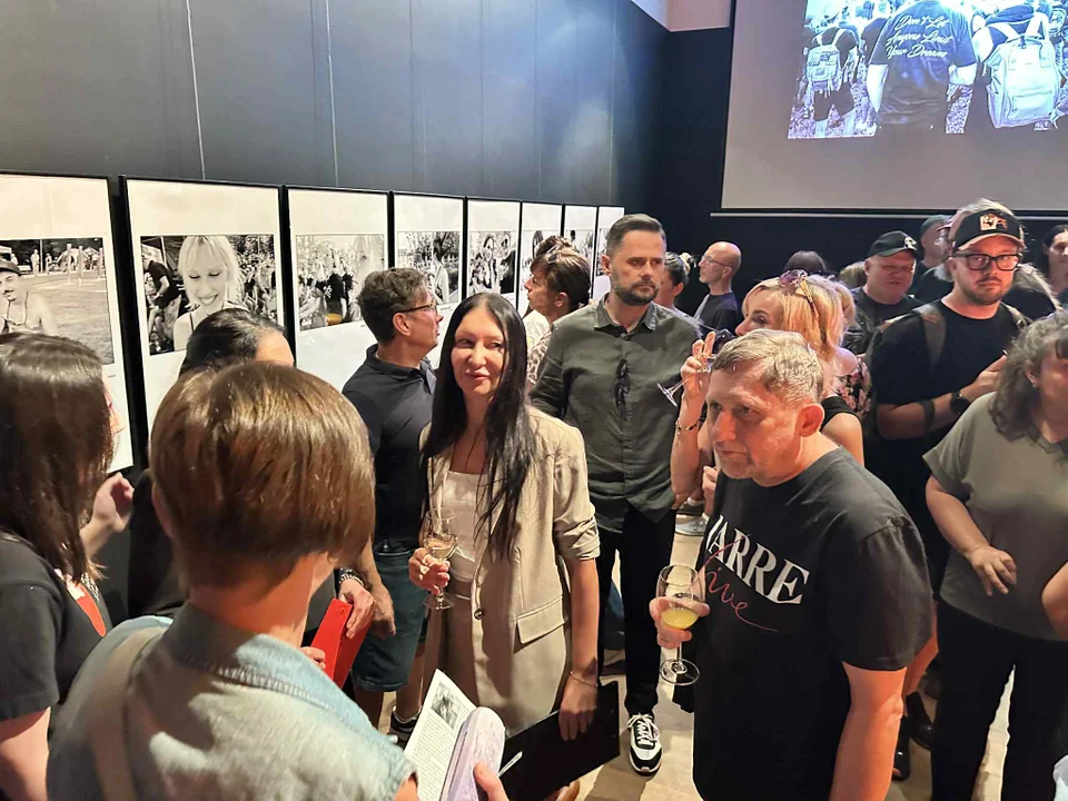 Wernisaż wystawy fotografii Franka Roosendaala "W drodze razem z muzyką rockową"