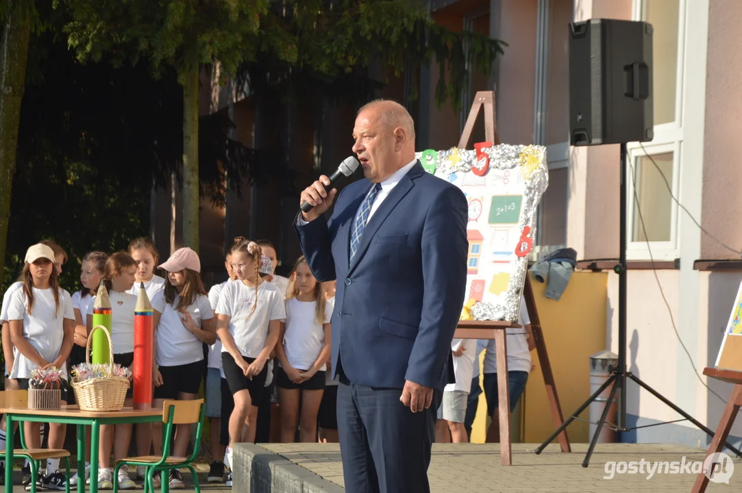 Rozpoczęcie roku szkolnego w szkole podstawowej nr 3 im. Przemysława II w Gostyniu