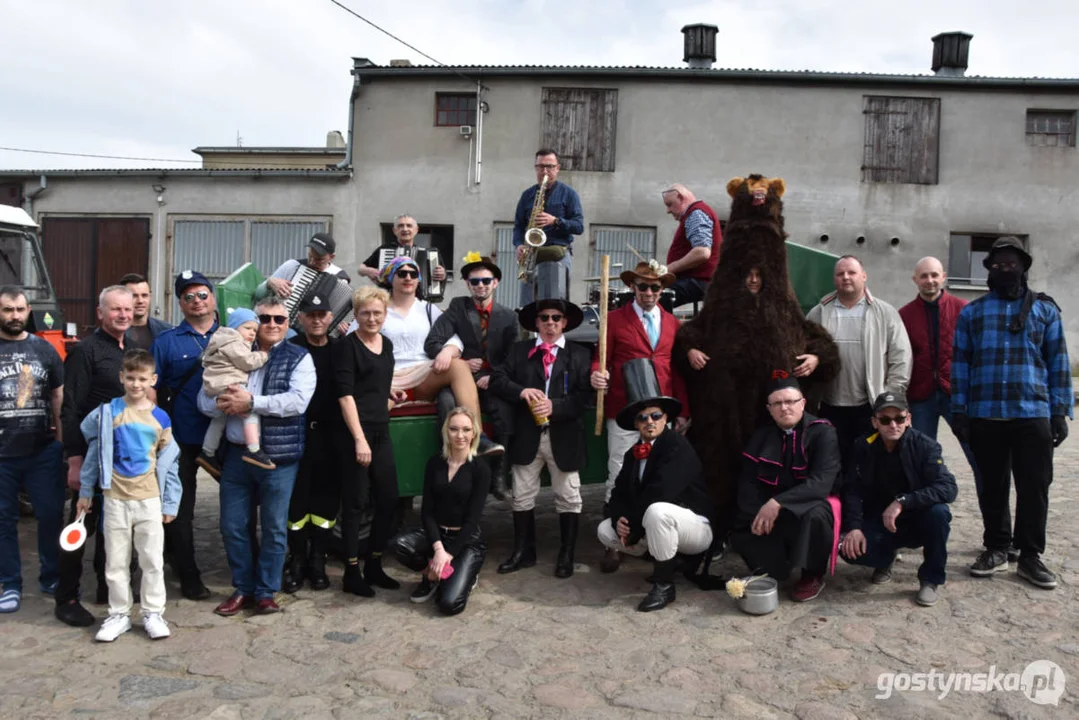 "Niedźwiedzie" wróciły do Zalesia - wesoły śmigus-dyngus