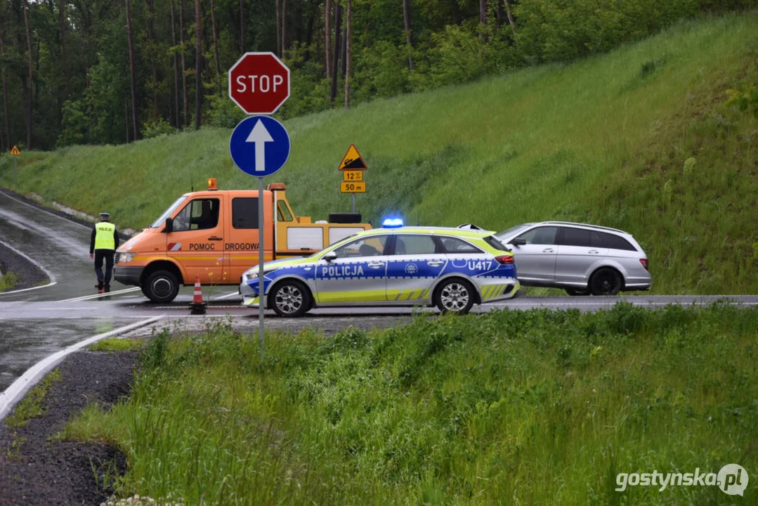 Wypadek na obwodnicy DW434 dla Gostynia, w stronę Krobi. Dwie osoby poszkodowane. Lądował LPR