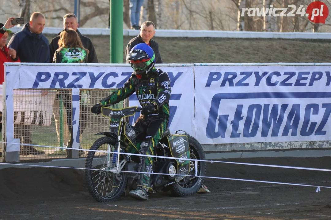 Kolejarz wygrywa na inaugurację.