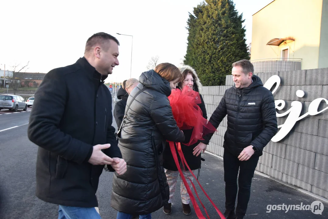 Otwarcie nowej drogi w Gostyniu - spacer samorządowców i mieszkańców