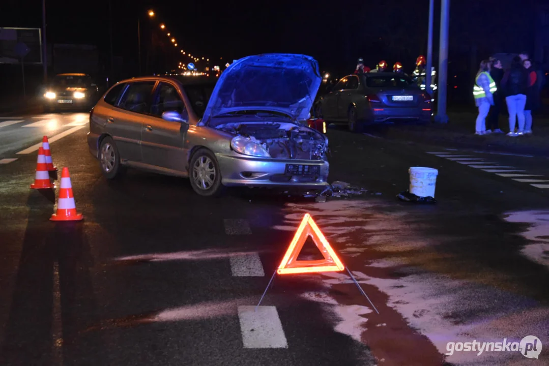 Dwa samochody zderzyły się na DK12, przebiegającej przez Gostyń