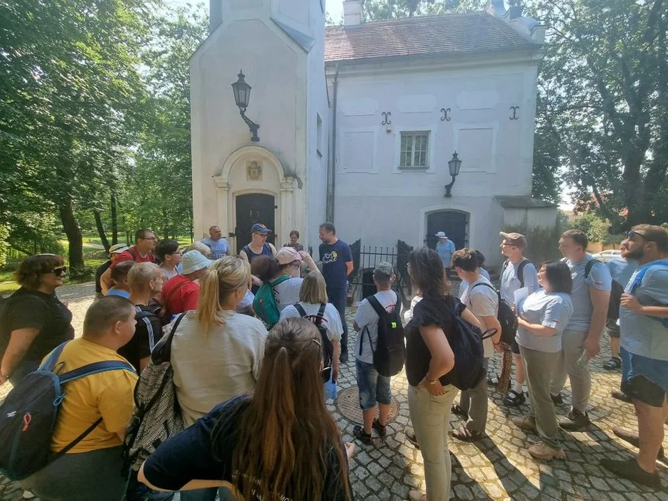 Pięć ośrodków poszukiwało swoich korzeni. Rajd po Jarocinie ze Stowarzyszeniem Opus