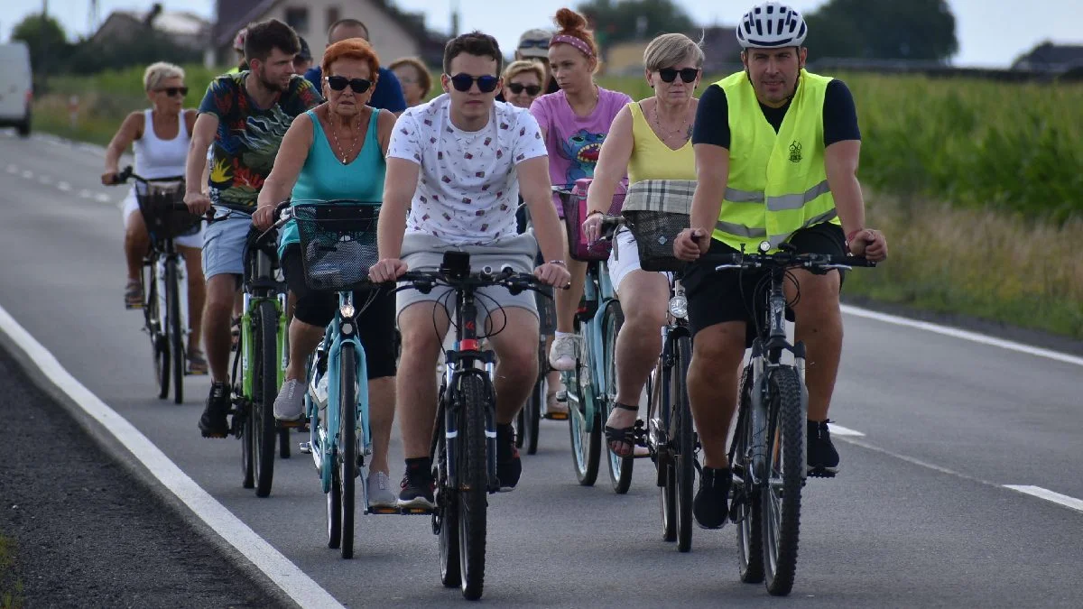 Rajd rowerowy z Piasków na "Żgaliny". Pasjonaci pojechali zwiedzać gminę - Zdjęcie główne