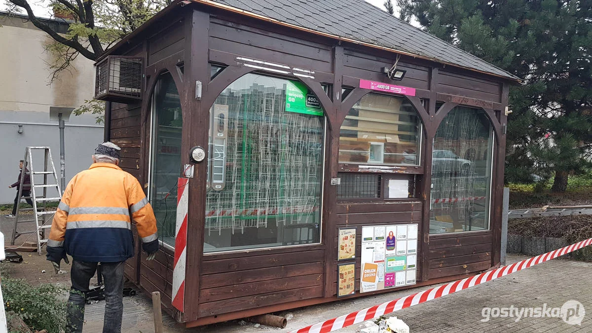 Zlikwidowano kiosk Ruchu przy poczcie w Gostyniu. Podobno ostatni w tym mieście