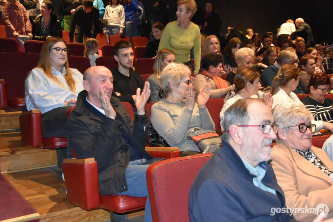 Gwarowe przedstawienie w Krobi - Grupa Teatralna "Na Fali"